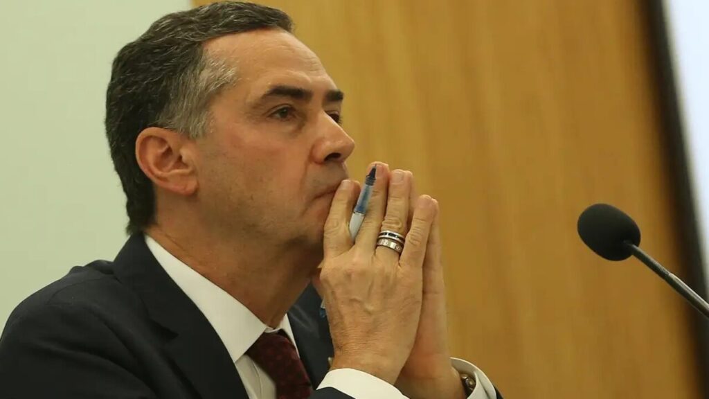 Eduardo Bolsonaro revela má notícia a Barroso