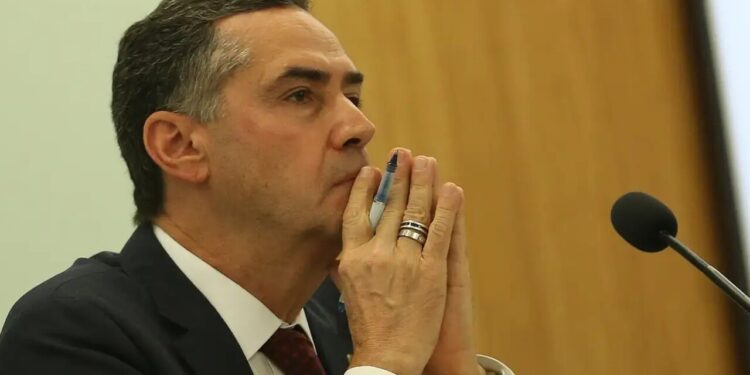 Barroso passa mal e precisa ser levado para o hospital