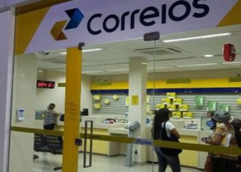 Correios enfrenta crise financeira mas faz gasto milionário em viagens ao exterior