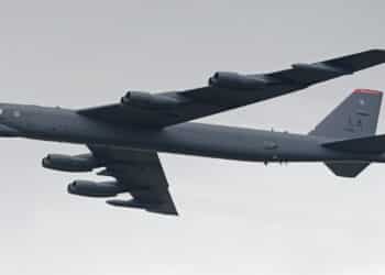 EUA envia bombardeiro nuclear em voo próximo à Venezuela