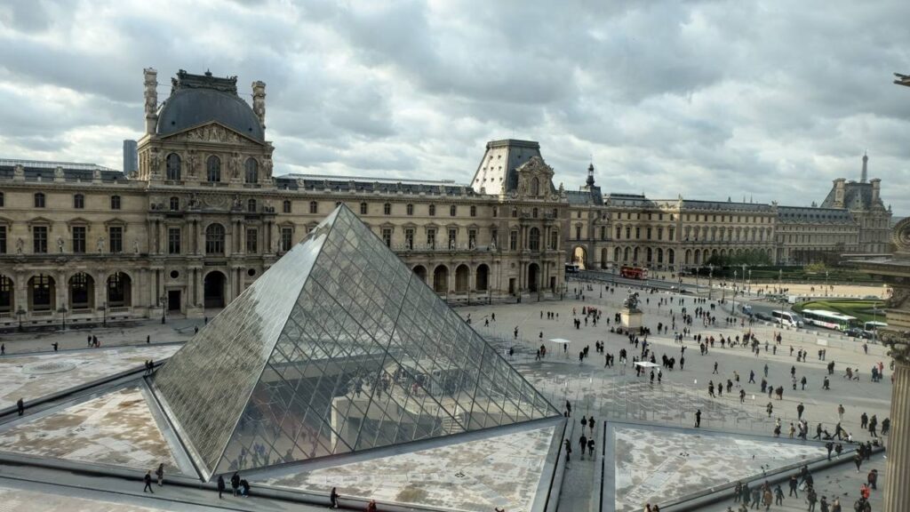 Maior museu de arte do mundo anuncia obras em megarreforma de R$ 6 bilhões para nova entrada que promete reduzir filas e melhorar o fluxo de visitantes