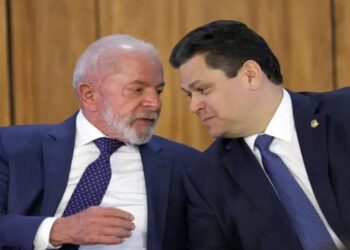 Messias ganha força para o STF e Alcolumbre segura sabatina de Gonet