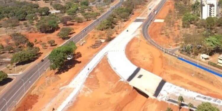 Obras de novas pontes e ampliação do metrô avançam no DF