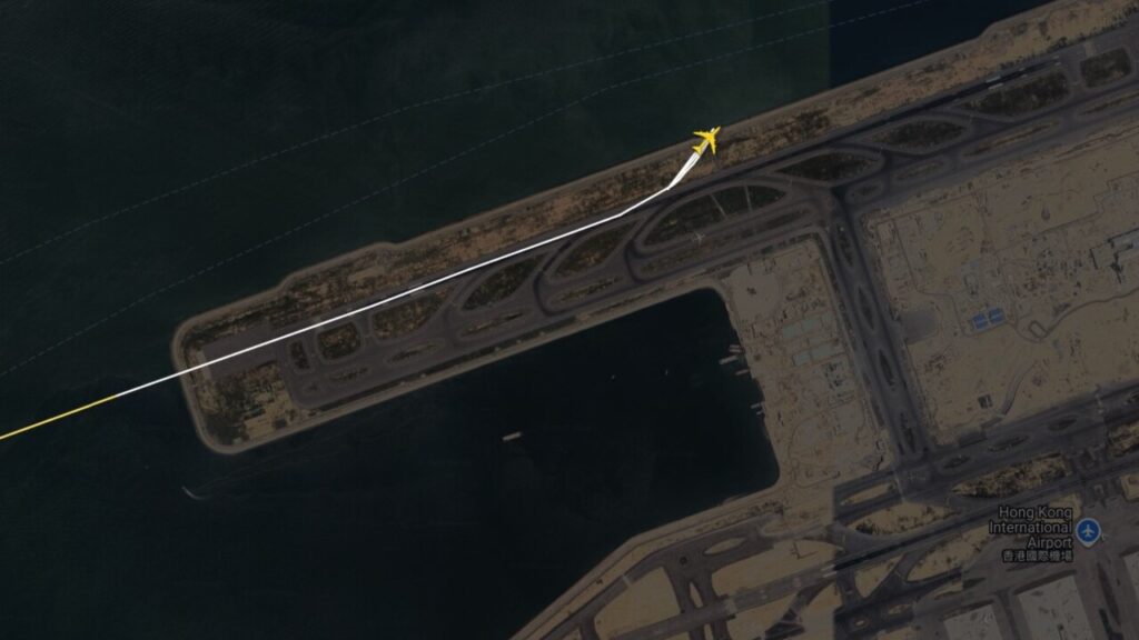 Avião de carga cai no mar e deixa 2 mortos