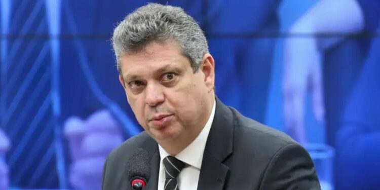 Márcio Macêdo reage após ser demitido por Lula