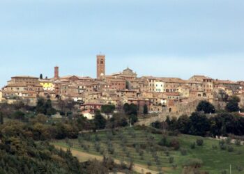 Como receber quase R$ 130 mil para morar nessa vila encantadora