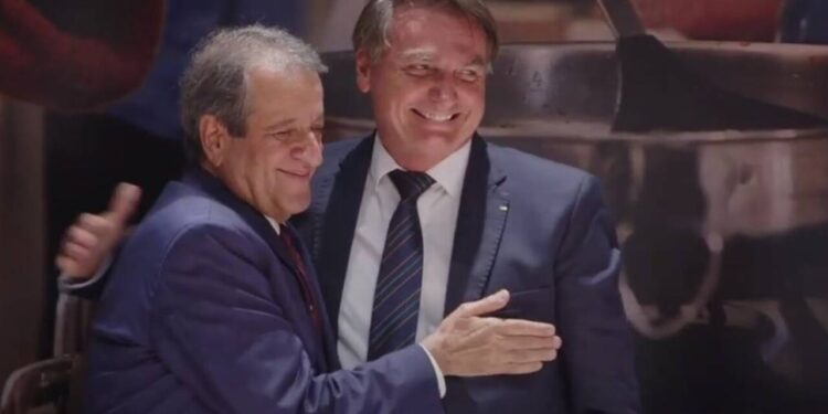 Bolsonaro busca aval de Moraes para se reunir com Valdemar