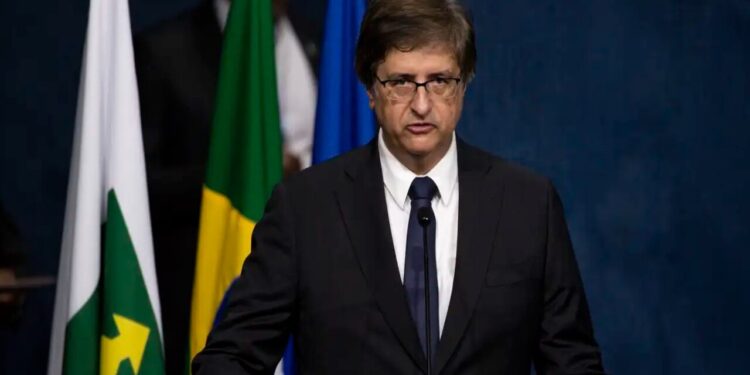 Oposição promete votar contra recondução do PGR Paulo Gonet e governo começa a contar votos