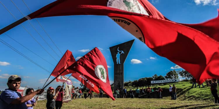 Curso de medicina "exclusivo para MST" é barrado pela Justiça