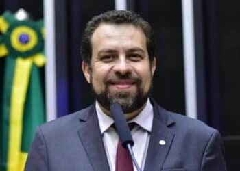 Boulos ataca Cláudio Castro e afirma que governador prioriza 'politicagem' em meio à situação do RJ