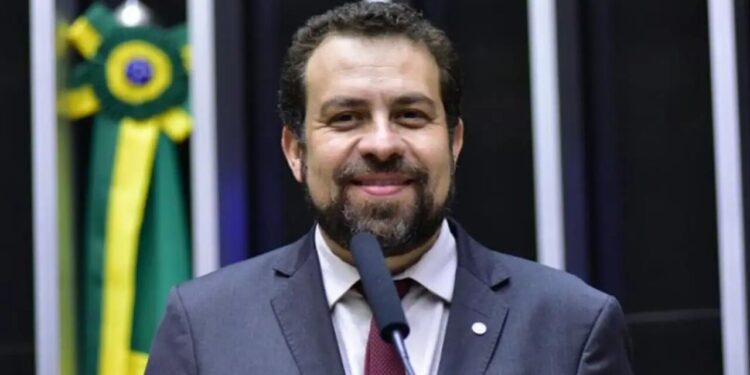 Boulos ataca Cláudio Castro e afirma que governador prioriza 'politicagem' em meio à situação do RJ