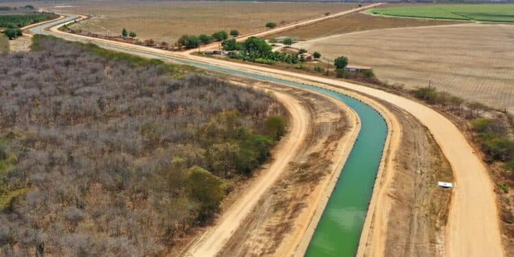 Sertão do Nordeste recebe obra que vai levar água e beneficiar até 4,7 milhões de pessoas com abastecimento estabilizado