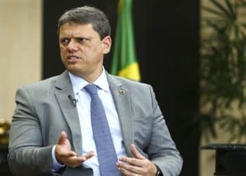 Encontro discreto entre Tarcísio e Gilmar em Brasília chama atenção