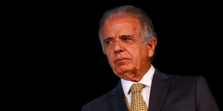Situação caótica das Forças Armadas brasileiras é relatada por ministro de Lula