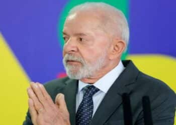 Governo Lula tem derrota preocupante na Câmara mesmo com apoio de Motta