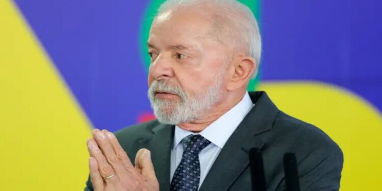 Lula está preocupado com metanol na bebida, diz Padilha