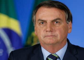 PF diz que Bolsonaro admitiu usar ferro de solda para violar tornozeleira