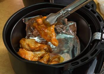 A dica de ouro que viralizou para manter a Air Fryer sempre limpa sem molhar nem usar sabão