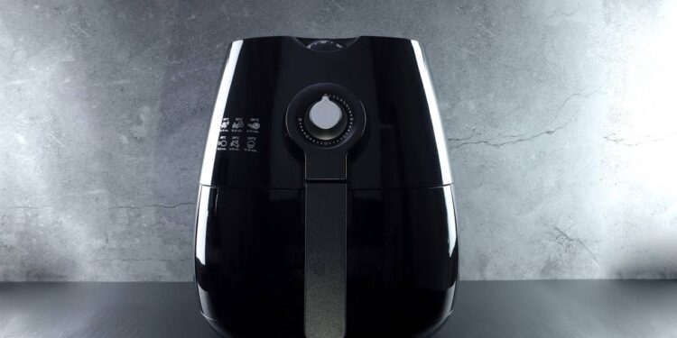 Cozinhe pratos deliciosos e saudáveis com facilidade usando air fryers inovadoras e versáteis. // Créditos: depositphotos.com / halocraft