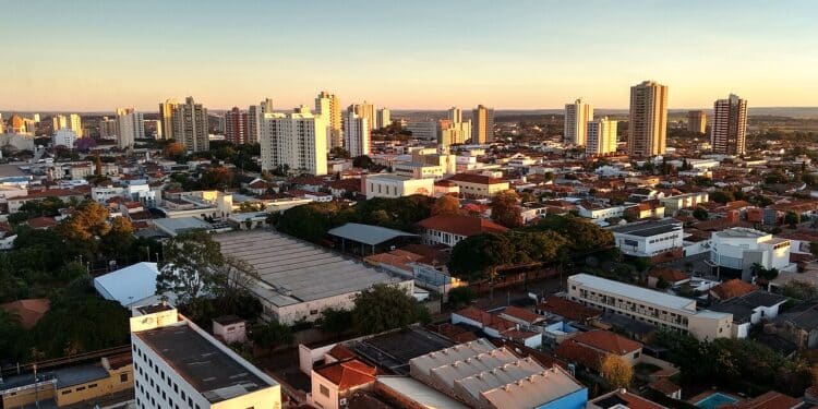 A charmosa “cidade do sol” do interior de SP que conquista pela qualidade de vida