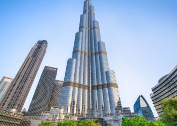 O prédio mais alto do mundo impressiona com 828 metros, design em espiral e mirante no topo