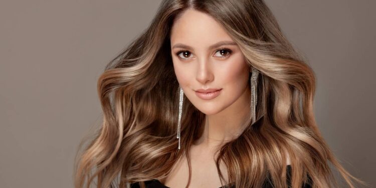 Tinta natural com 2 ingredientes dá fim ao cabelo branco
