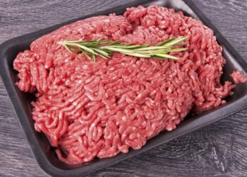 Carne moída é retirada dos supermercados após alerta assustador de risco a saúde