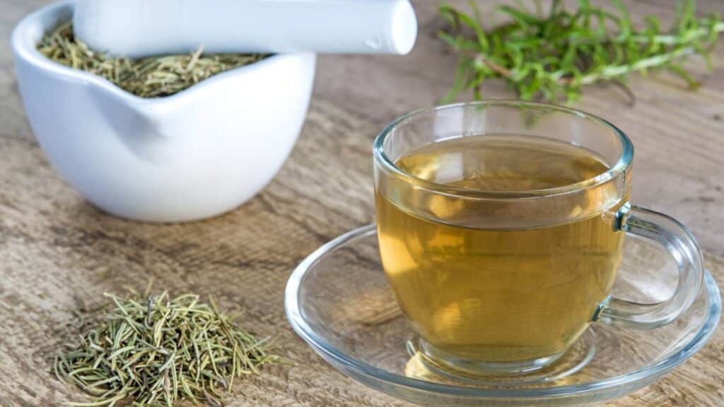 Chá natural que acelera o crescimento do cabelo e pode ser cultivado no seu jardim
