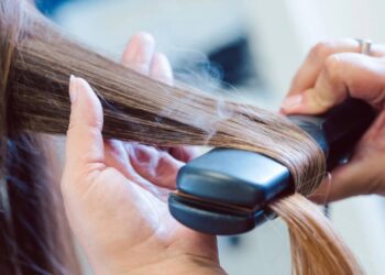 Adeus chapinha, mistura natural alisa o cabelo, ressuscita o brilho e elimina o frizz