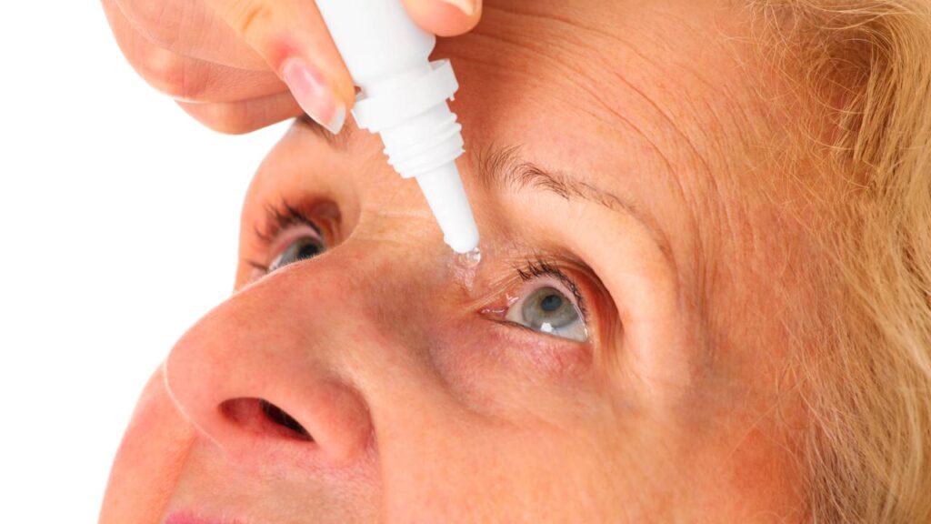 Colírio aprovado pode ajudar idosos a recuperar a visão de perto