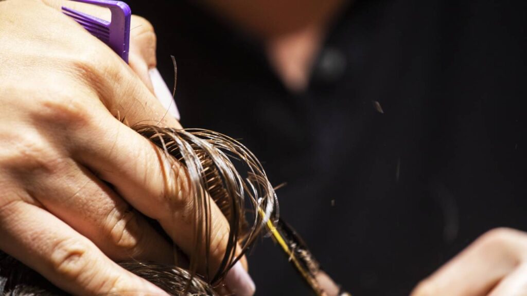 4 cortes de cabelo curtos que deixam mulheres de 55 com carinha de 20 anos