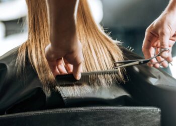 Diga adeus a chapinham, mistura com 1 ingrediente alisa o cabelo, elimina frizz e traz brilho aos fios