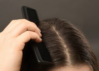 Shampoo que protege e acalma o couro cabeludo sensível de mulheres com mais de 35 anos