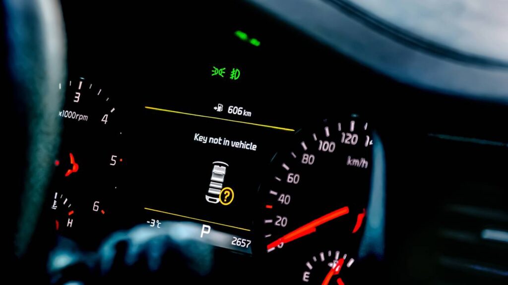 Essa luz acesa no painel do carro pode revelar um problema importante