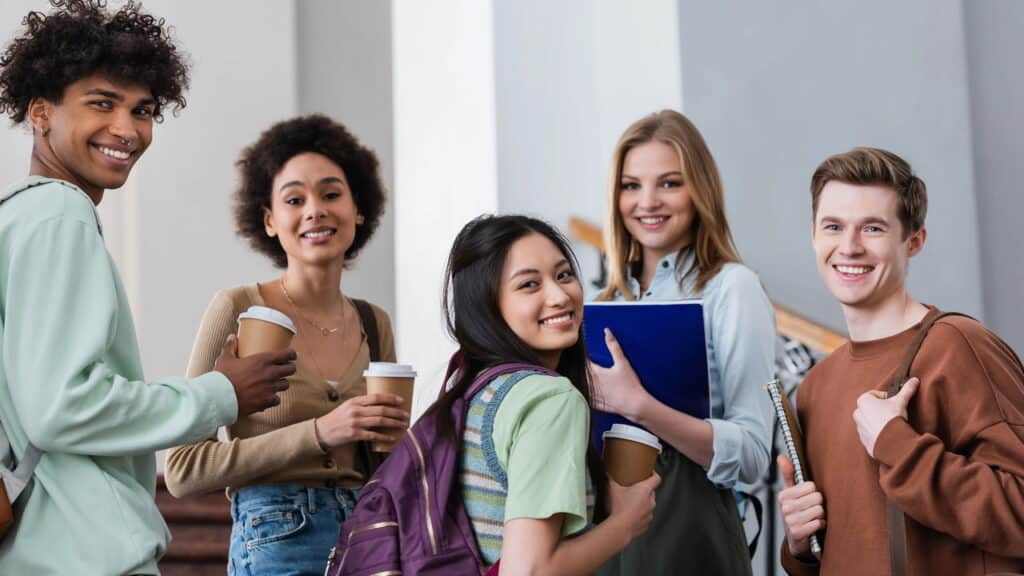 Estudantes nascidos em setembro e outubro recebem 9ª parcela do pagamento do governo