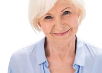 Mistura caseira que minha vó me ensinou e que alisa o cabelo, ressuscita o brilho e elimina o frizz