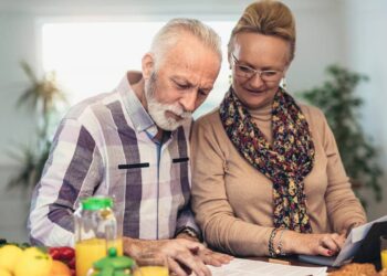 Lei que facilita o perdão de dívidas para idosos no Brasil com mais de 60 anos traz alívio financeiro