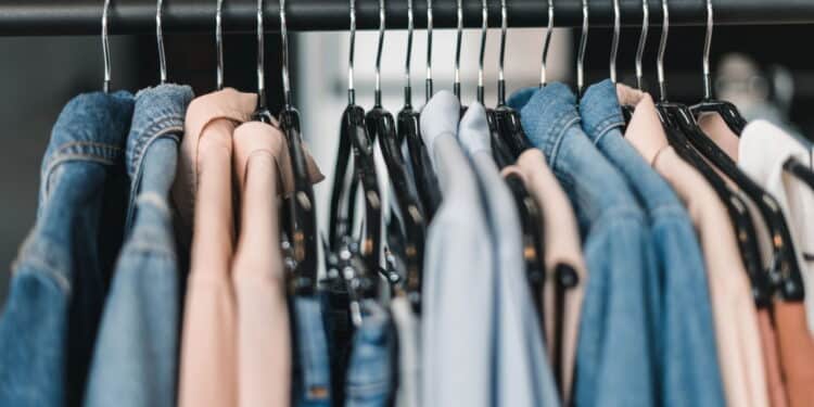 Procon de BH aplica multa milionária a loja de roupa famosa em todo o Brasil