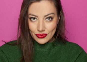 5 cores de batom que disfarçam a idade em mulheres 40 anos ou mais