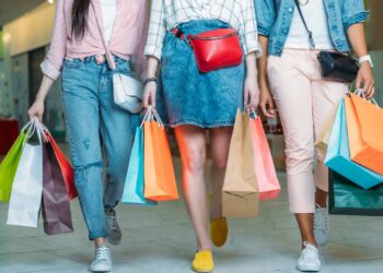 O motivo real que faz seguranças olharem primeiro para os sapato dos clientes