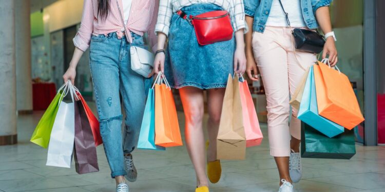 O motivo real que faz seguranças olharem primeiro para os sapato dos clientes