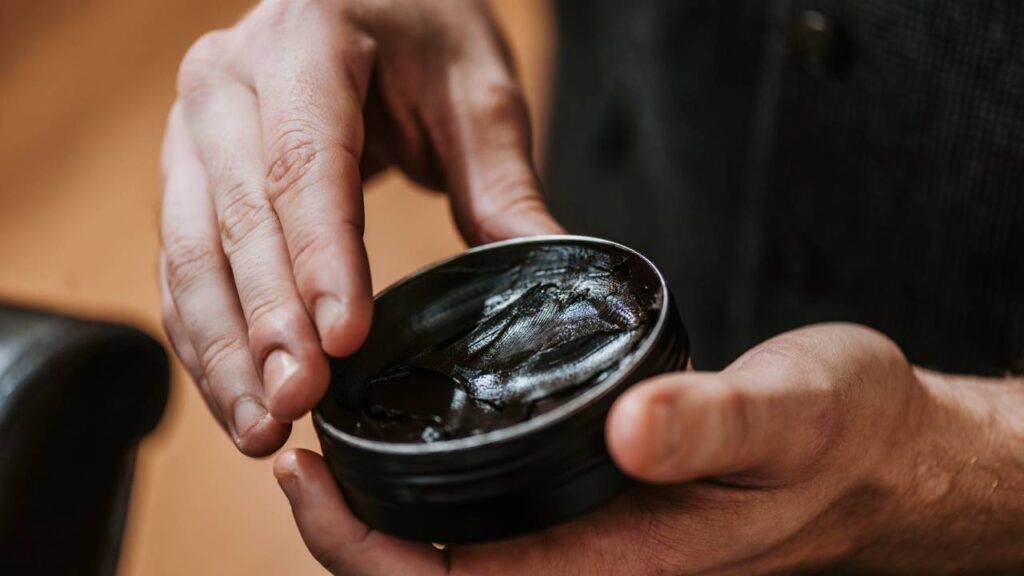 Anvisa proíbe a venda de oito cosméticos para cabelo em todo o país