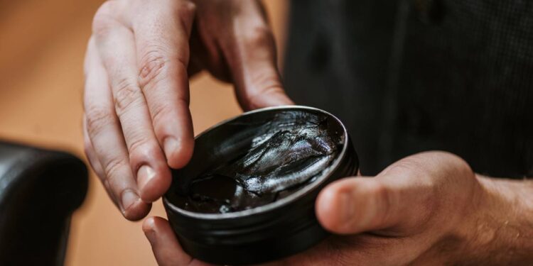 Marca famosa de pomadas para fixar cabelo é banida pela Anvisa