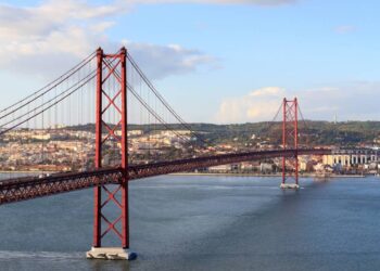 A engenharia por trás da Ponte 25 de Abril impressiona até hoje