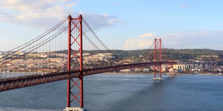 A engenharia por trás da Ponte 25 de Abril impressiona até hoje