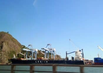 A ilha brasileira com mar verde e praias urbanas que é a 2ª melhor capital do país para viver