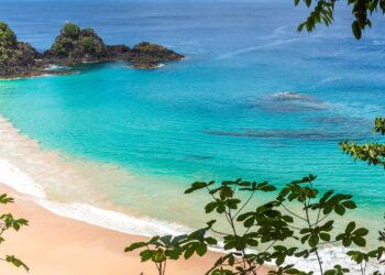 Praia do Brasil supera o Caribe e é eleita a melhor do mundo