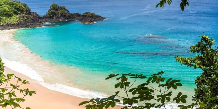 Praia do Brasil supera o Caribe e é eleita a melhor do mundo