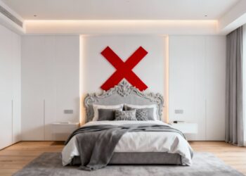 Aposte em móveis multifuncionais, portas de correr e iluminação adequada para otimizar seu quarto.