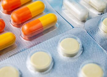 Anvisa suspende manipulação de hormônios e implantes por risco à saúde